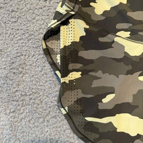 Lululemon UVP Run Short Sleeve Size S/4?Heritage 365 Camo Crispin Green Multi - Picture 6 of 11